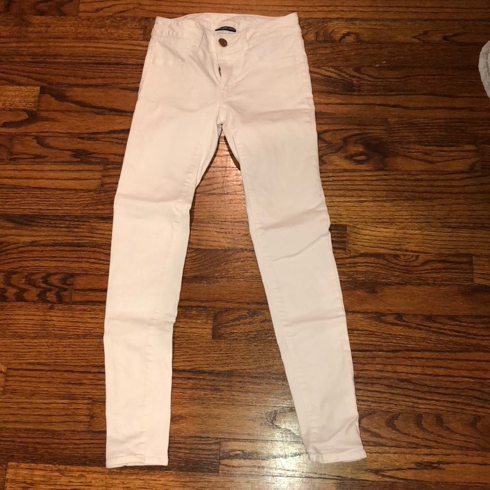 AMERICAN EAGLE WHITE JEANS